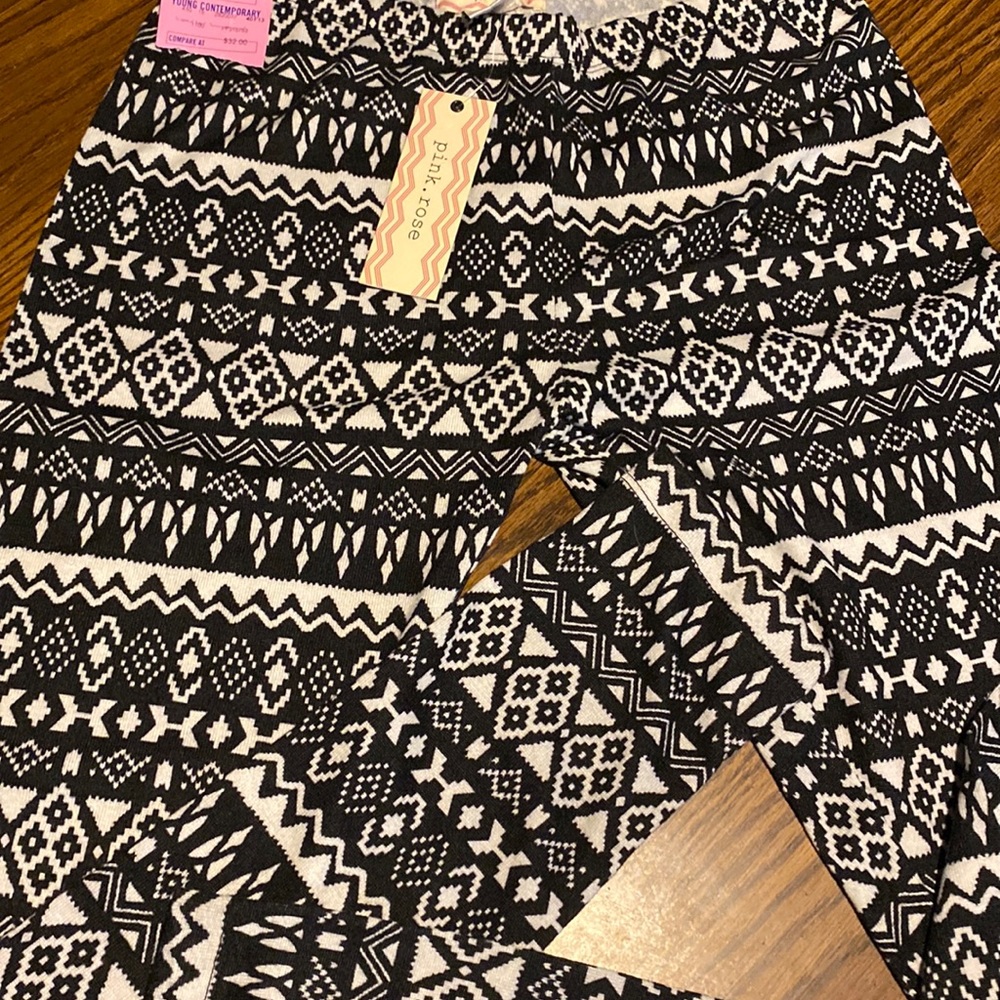 NWT Pink Rose Large leggings 🖤🤍2 for $20